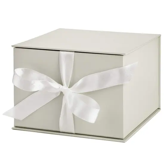 Luxury cosmetic perfume gift box packaging with ribbon