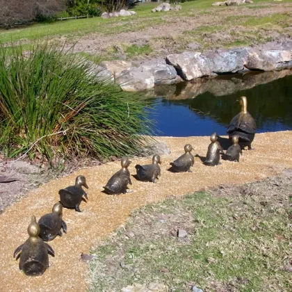 Garden decoration metal duck statue bronze mother and baby duck sculpture
