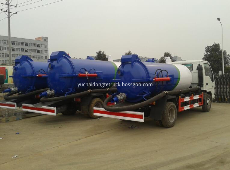 ISUZU 3000 liters waste water suction truck
