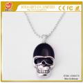 Colgante de piedras preciosas de calavera de piedra dorada azul con cadena de plata