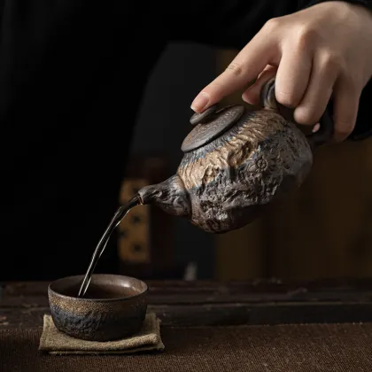 Handmade Japanese Gilding Iron Glaze Teapot