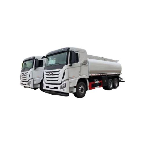 Sinotruck New Diesel Oil Fuel Tanker Truck