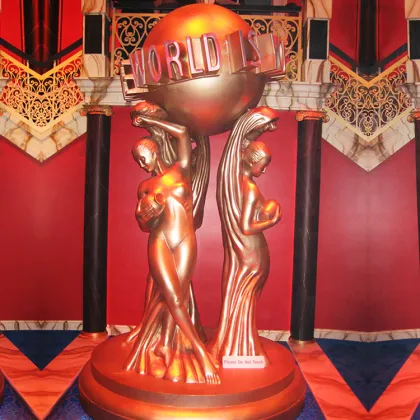 Famous metal bronze the world is yours statue full size