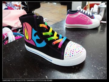 Children injection canvas shoes