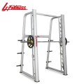 Όλοι σε ένα εξοπλισμό γυμναστικής Smith Machine