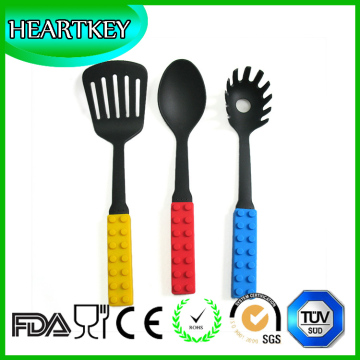 Colorful silicone kitchen tool set with wood handle for cooking utensils