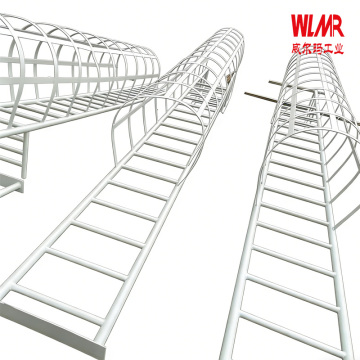 Escadas verticais de escalada de segurança industrial ao ar livre