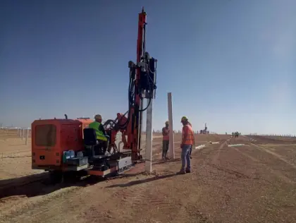 Crawler Solar Pile Drivers With Impact Hammer Ramming