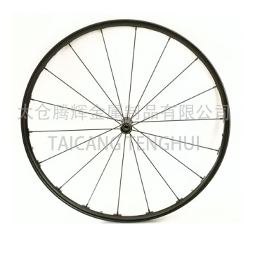 Roda traseira leve com aro de carbono