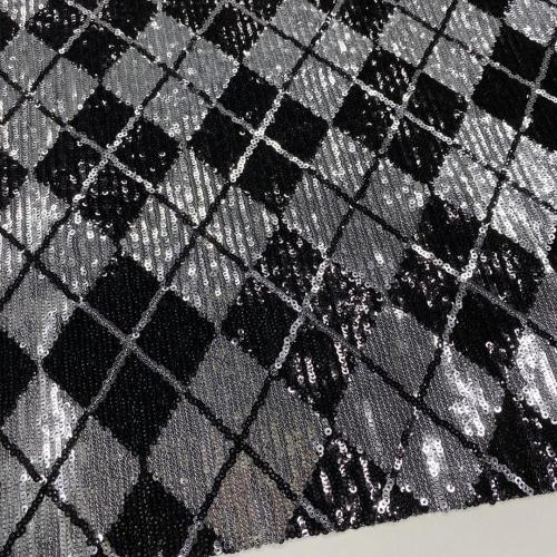 Tissu de broderie design paillettes losange Vogue Italie