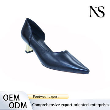 Sapatos sofisticados de salto preto da PARISIAN