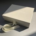 Scatola di abbigliamento con cappuccio di chiusura a magnete di lusso
