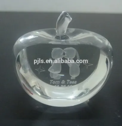 Engraved Optic Clear Apple Crystal Apple Paperweight For Business Gifts