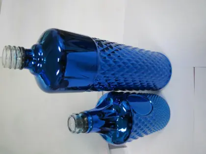 Multifunctional straightening and rust removing spray paint