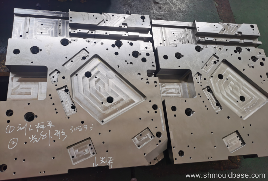 Plastic mold base - automotive processing