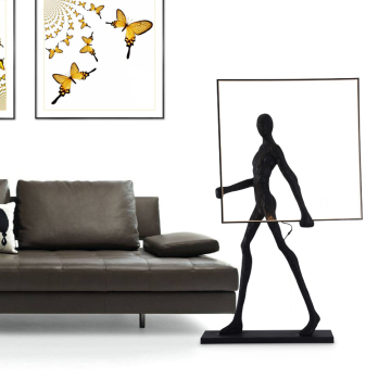 China Supplier Modern Home Decoration Black Resin People Design Floor Lamp