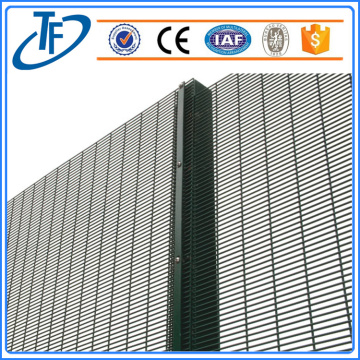 358 Maximum Security Panel Fencing