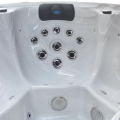 Massaggio vasca idromassaggio jacuzzi semi cerchio spa