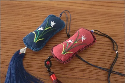 Chinese Style Handmade Blue Orchid Grass Fragrant Bag with Embroidery