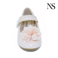 Sapatos infantis elegantes com flor pastel Mary Jane
