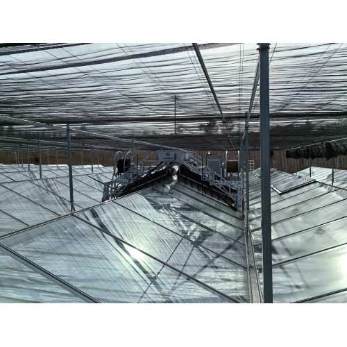 External Shade Cleaner Equipped Greenhouse