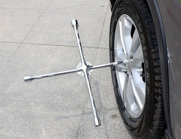 Across tire wrench