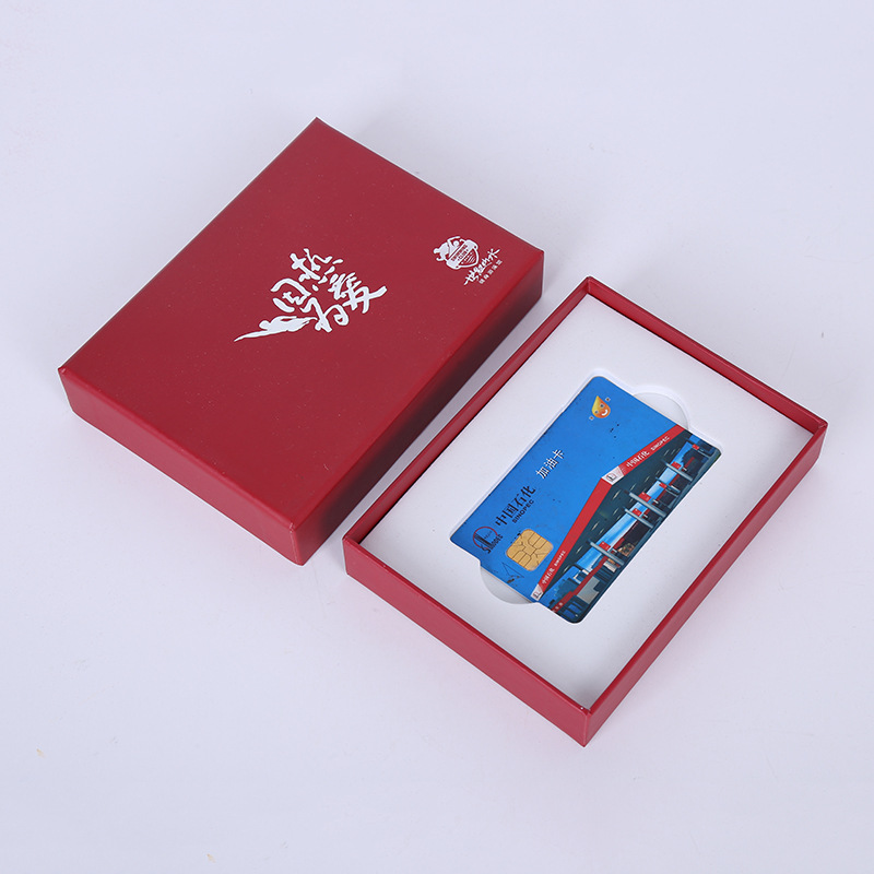 مربع الورق الأحمر المخصص لبطاقة VIP مع رغوة
