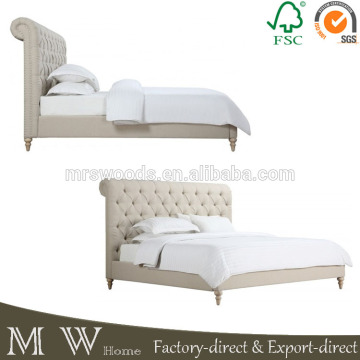 King Ukuran Beige Linen Kain Berumbai Tempat Tidur Platform Desain Chesterfield, Tempat Tidur Desain Chesterfield
