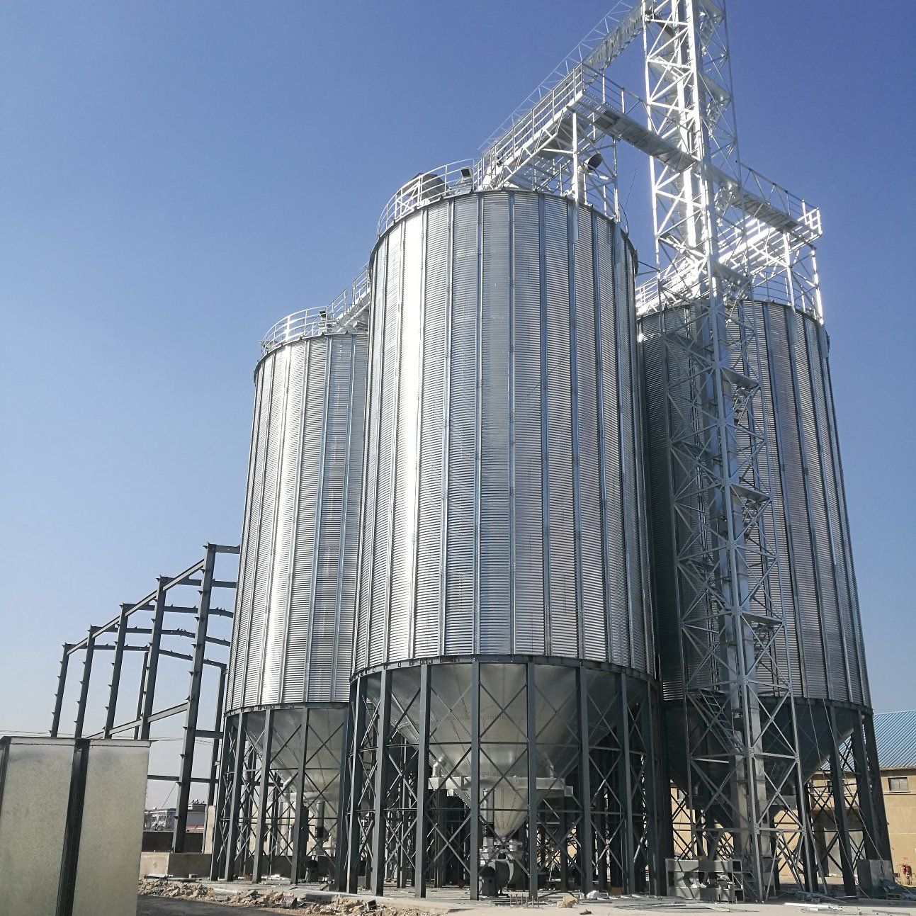 grain storage with steel plates