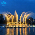 چشمه رقص دریاچه در فضای باز