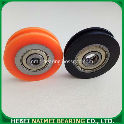 V-grooved roller with bearing