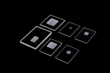 Quartz plate with groove