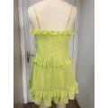 Женское расклешенное платье без рукавов лимонно-зеленого цвета