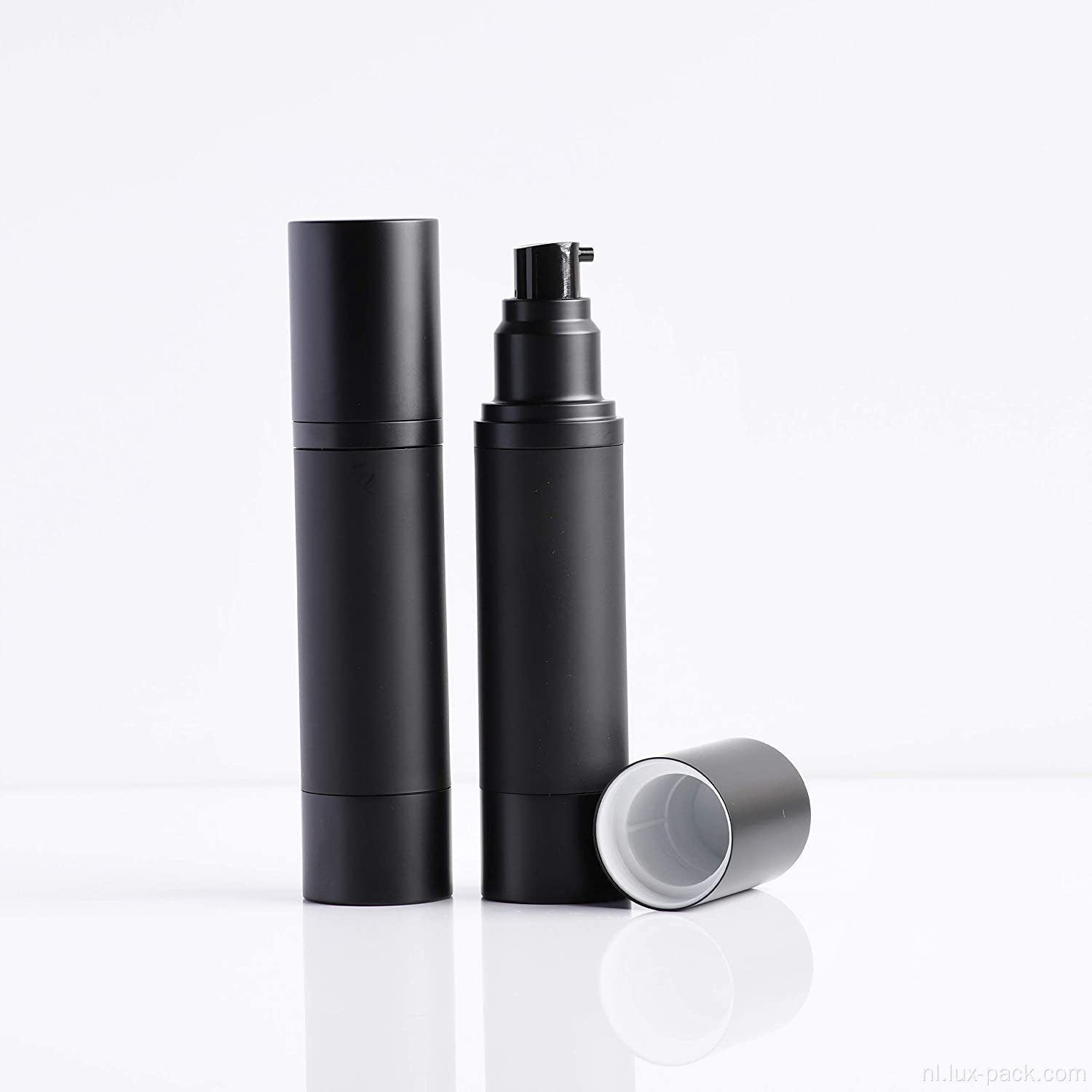 Aangepaste maat matte zwarte airless fles