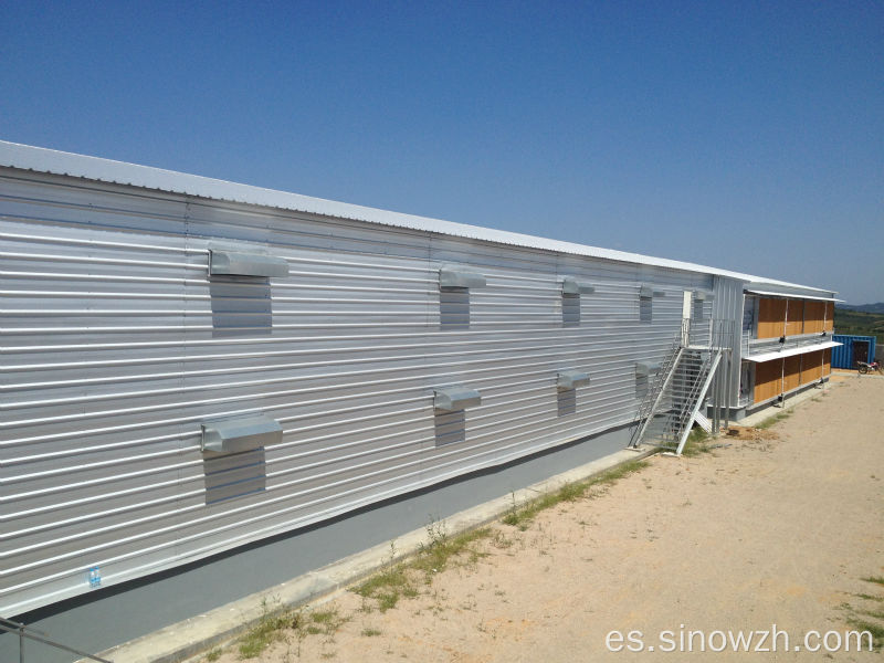 Casa de cobertizo de pollo de estructura de acero prefabricada con equipamiento