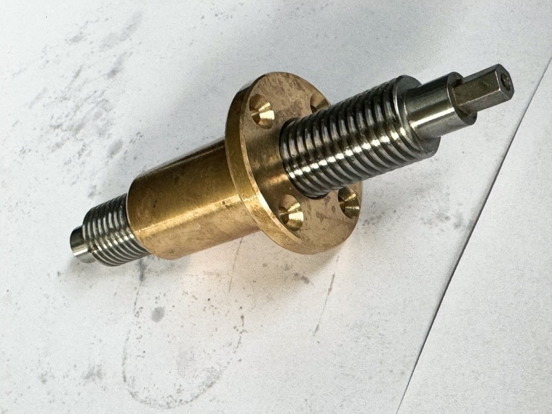 Special lead screw for drones
