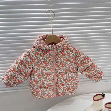 Cappotto con cappuccio in autunno e inverno per bambini