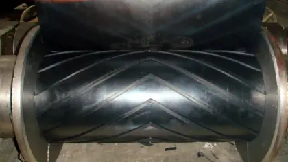 Chevron conveyor belt