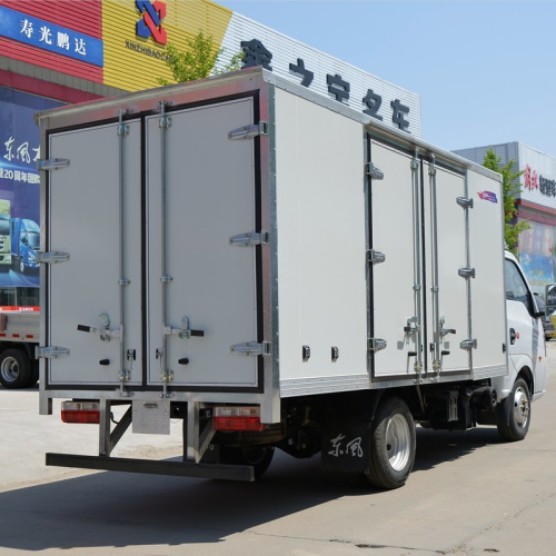 Dongfeng รถบรรทุกขนส่งสินค้าพร้อมกล่องปิดผนึกสินค้า