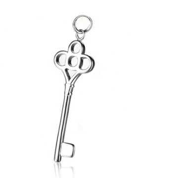 Yiwu Aceon Stainless สตีลลัคกี้ฟลอรัลคีย์จี้