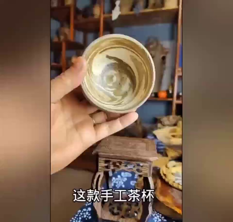 Natural Wood-Inspired Dinnerware with Light Wood Base