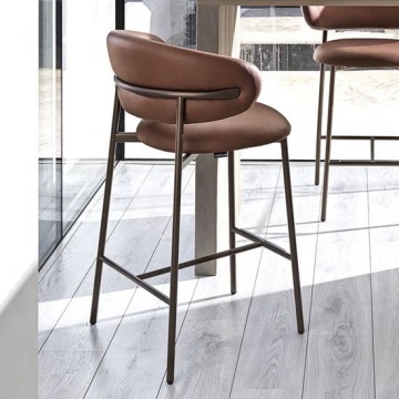 Tabouret de bar en cuir de tissu nordique moderne avec pattes en métal et repose-pied