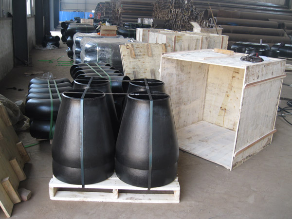 Alloy pipe fitting (262)