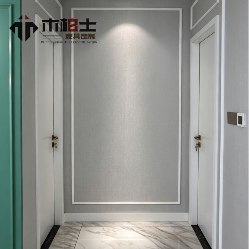 Puerta de madera interior con moldura simple