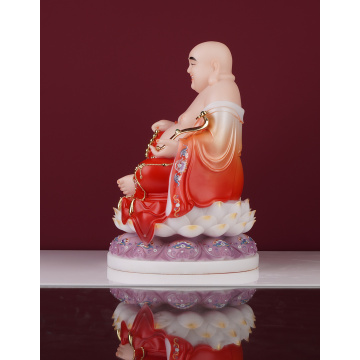 Белая мармуровая сядзячая статуя Буды Майтрэі, які смяецца