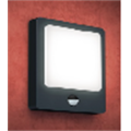 Dengan lampu dinding luar sensor