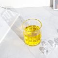 Whisky cóctel vino rocas botellas de vidrio tazas de vidrio