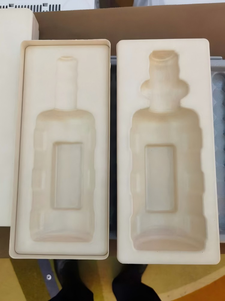 Biodegradable high-end molded pulp paper packaging tray
