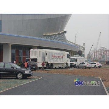 Proyecto de techado metálico de pista de tenis y natatorio.