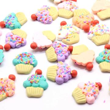 Nouvelle arrivée 24 * 28 MM perles de gâteau en argile polymère Kawaii argile arrose Cupcake Cabochons centre d&#39;arc de cheveux bricolage - 100 pièces / sac